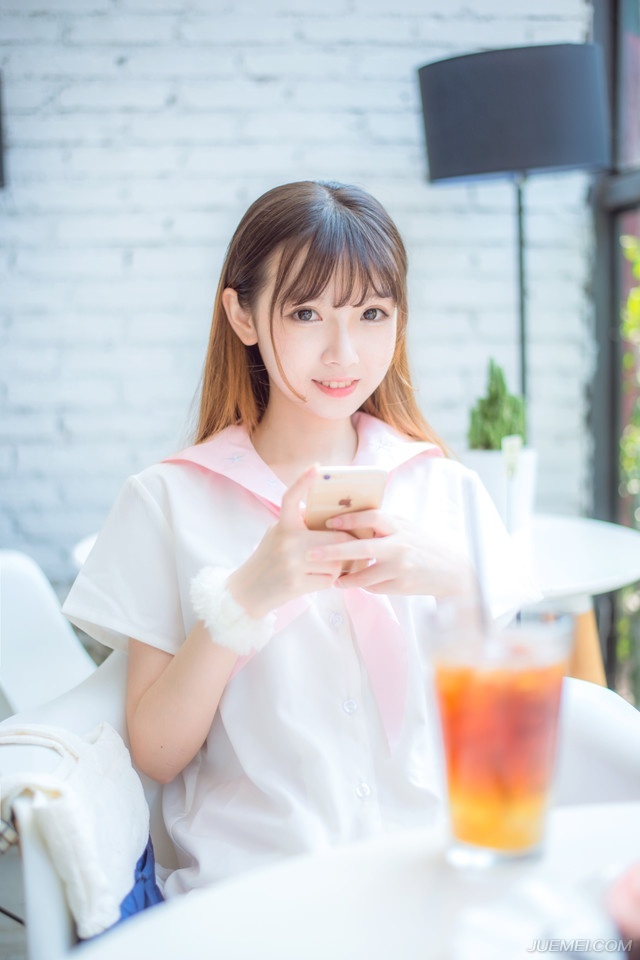 “都督死了，我比你们更心痛，都督不但对我有知遇之恩，吕蒙这条命，更是都督救的，我比你们任何人，都更想为都督报仇！”吕蒙深吸了一口气，看向众人，朗声道：“但国有国法，家有家规，出兵是大事，你们说了不算，我吕蒙说了也不算，这件事情，只有主公能够决定，我会将大家的意愿告诉主公，至于是否报仇，如何报仇，那由主公来定夺，现在，我们要做的，是给都督下葬，让他能够入土为安！”